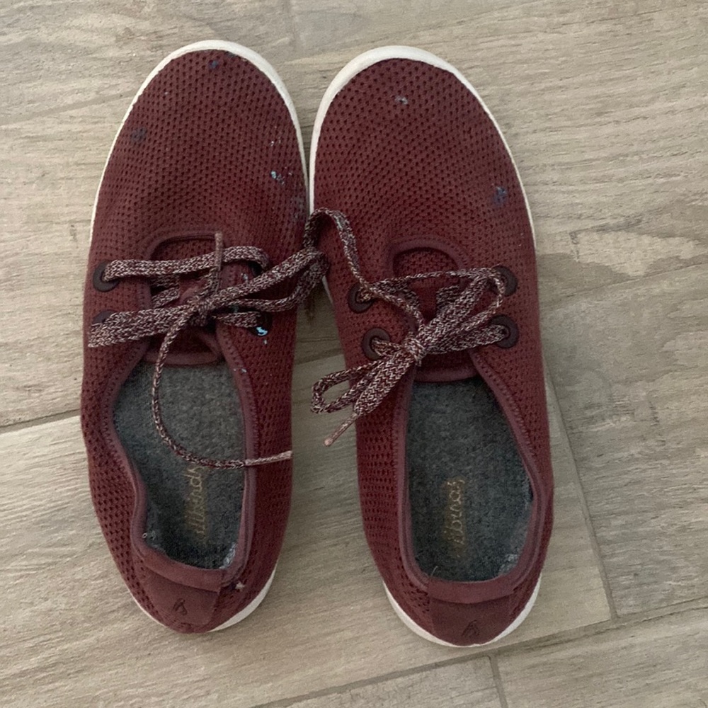 Maroon all birds